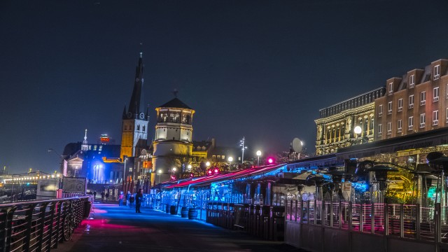 صورة لكورنيش دوسلدورف ليلا صورة لكورنيش دوسلدورف ليلا